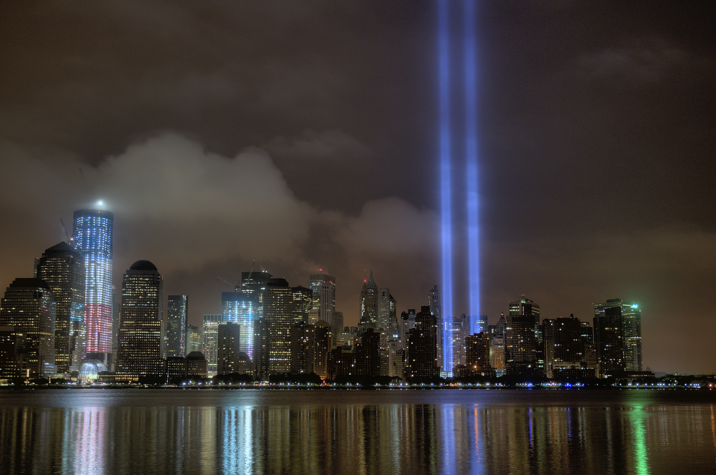 WTC-TributeInLight_9-11-11_9085_6_7_tonemapped_rev.jpg