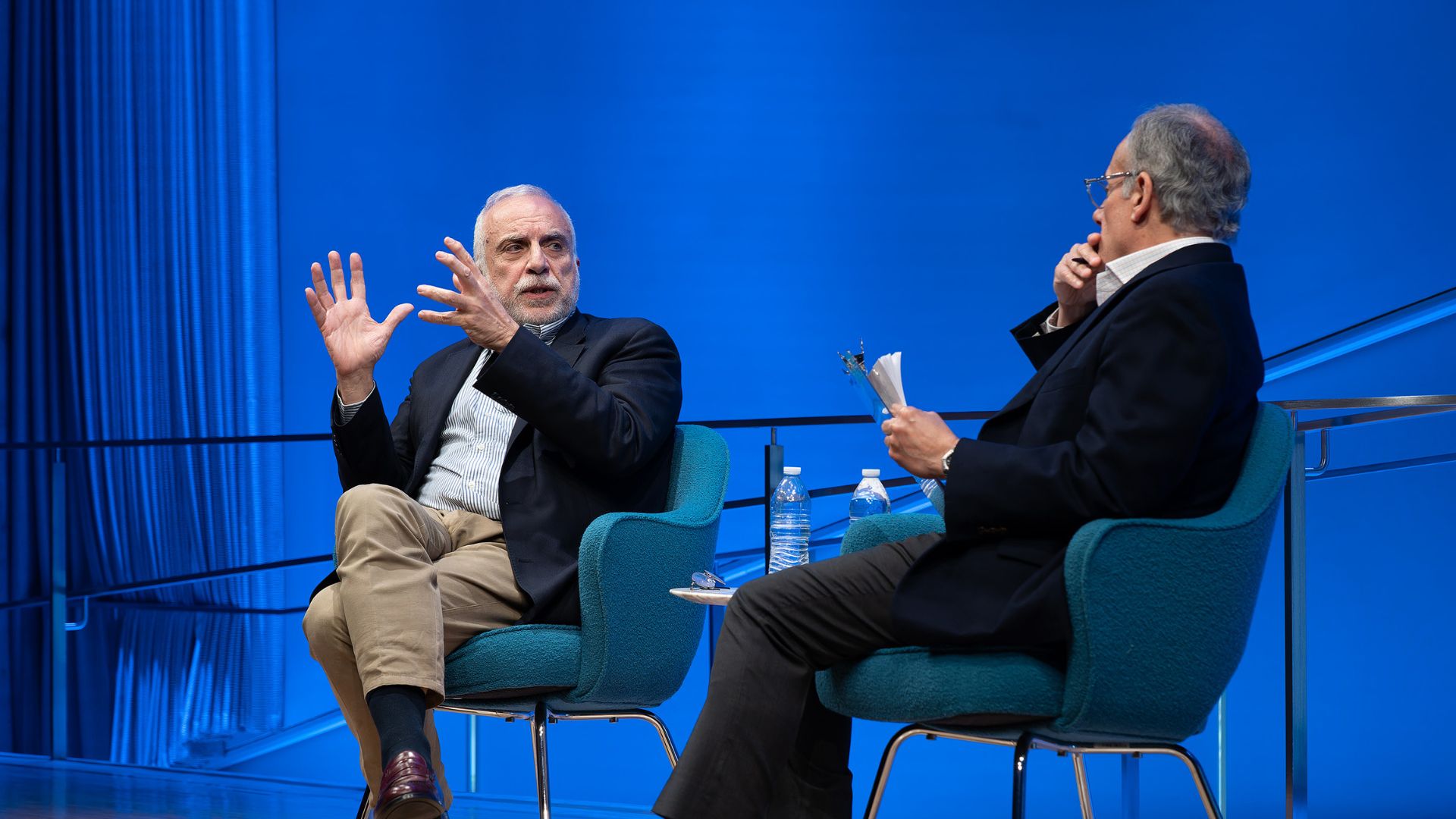 Soli Özel (left) speaks to Clifford Chanin at the Museum